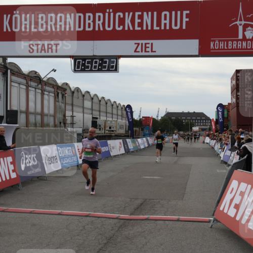 03.10.2025 - Köhlbrandbrückenlauf Julia Fischer http://msf.ph/oto/9025345 03.10.2025 15:58:33 Ziel 7095, 7104, 7121, 9057, 9340, 9659, 9715 meine-sportfotos.de