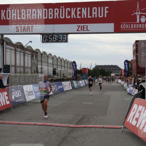 03.10.2025 - Köhlbrandbrückenlauf Julia Fischer http://msf.ph/oto/9025348 03.10.2025 15:58:33 Ziel 7095, 7104, 7121, 9057, 9340, 9659, 9715 meine-sportfotos.de