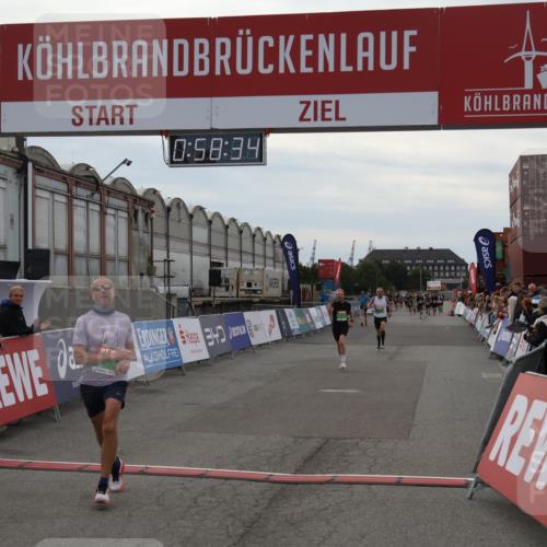 03.10.2025 - Köhlbrandbrückenlauf Julia Fischer http://msf.ph/oto/9025355 03.10.2025 15:58:34 Ziel 7095, 7104, 7121, 9057, 9340, 9659, 9715 meine-sportfotos.de