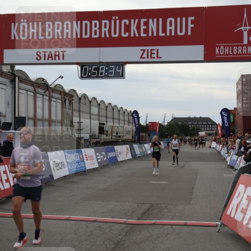 03.10.2025 - Köhlbrandbrückenlauf Julia Fischer http://msf.ph/oto/9025357 03.10.2025 15:58:34 Ziel 7095, 7104, 7121, 9057, 9340, 9659, 9715 meine-sportfotos.de