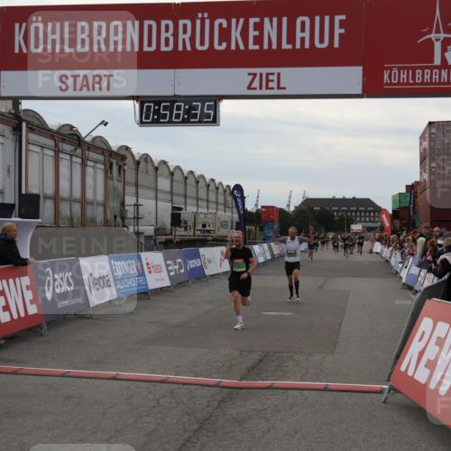 03.10.2025 - Köhlbrandbrückenlauf Julia Fischer http://msf.ph/oto/9025361 03.10.2025 15:58:36 Ziel 7095, 7121, 9057, 9340, 9659, 9715 meine-sportfotos.de