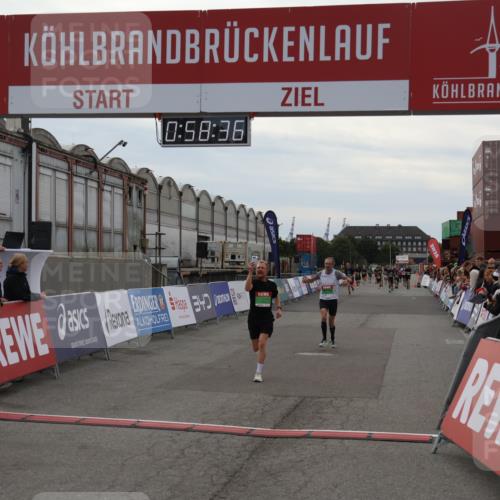 03.10.2025 - Köhlbrandbrückenlauf Julia Fischer http://msf.ph/oto/9025365 03.10.2025 15:58:36 Ziel 7095, 7121, 9057, 9340, 9659, 9715 meine-sportfotos.de