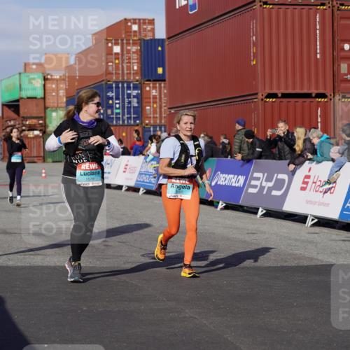 03.10.2025 - Köhlbrandbrückenlauf Michael Burmester http://msf.ph/oto/9025368 03.10.2025 10:28:18 Ziel 1579, 1872, 1910, 2094, 2366, 2409, 2869, 2870, 3161, 3231, 3360, 3476, 3611 meine-sportfotos.de
