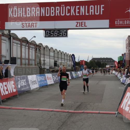 03.10.2025 - Köhlbrandbrückenlauf Julia Fischer http://msf.ph/oto/9025371 03.10.2025 15:58:37 Ziel 7095, 7121, 9057, 9340, 9659, 9715 meine-sportfotos.de