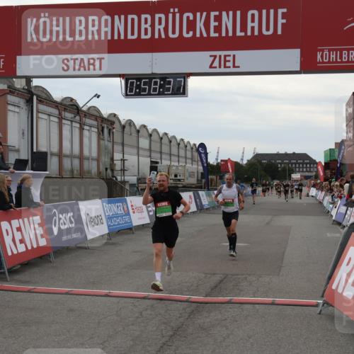 03.10.2025 - Köhlbrandbrückenlauf Julia Fischer http://msf.ph/oto/9025375 03.10.2025 15:58:37 Ziel 7095, 7121, 9057, 9340, 9659, 9715 meine-sportfotos.de