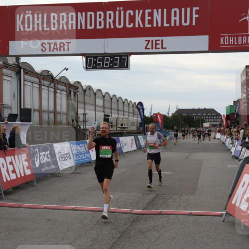03.10.2025 - Köhlbrandbrückenlauf Julia Fischer http://msf.ph/oto/9025379 03.10.2025 15:58:37 Ziel 7095, 7121, 9057, 9340, 9659, 9715 meine-sportfotos.de