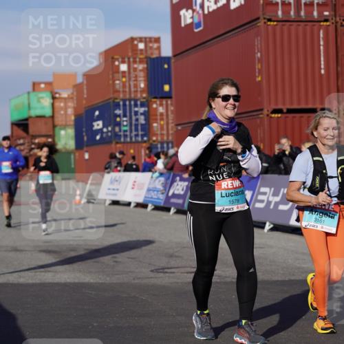 03.10.2025 - Köhlbrandbrückenlauf Michael Burmester http://msf.ph/oto/9025382 03.10.2025 10:28:19 Ziel 1579, 1910, 2094, 2366, 2409, 2869, 2870, 3054, 3161, 3360, 3611 meine-sportfotos.de