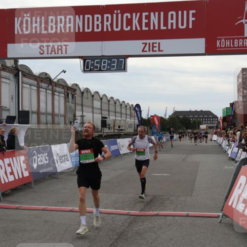 03.10.2025 - Köhlbrandbrückenlauf Julia Fischer http://msf.ph/oto/9025384 03.10.2025 15:58:38 Ziel 7121, 9057, 9715 meine-sportfotos.de