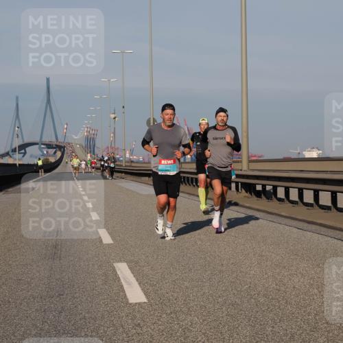 03.10.2025 - Köhlbrandbrückenlauf Fabian Wolf http://msf.ph/oto/9025405 03.10.2025 09:41:34 Position 3 6 meine-sportfotos.de
