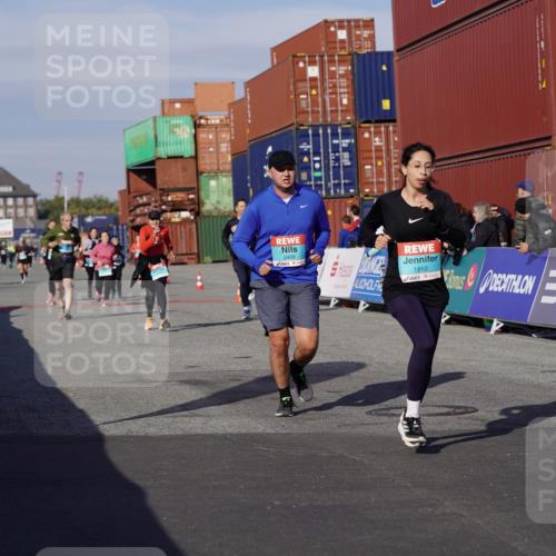 03.10.2025 - Köhlbrandbrückenlauf Michael Burmester http://msf.ph/oto/9025423 03.10.2025 10:28:23 Ziel 1713, 1910, 2409, 3013, 3054, 3611 meine-sportfotos.de