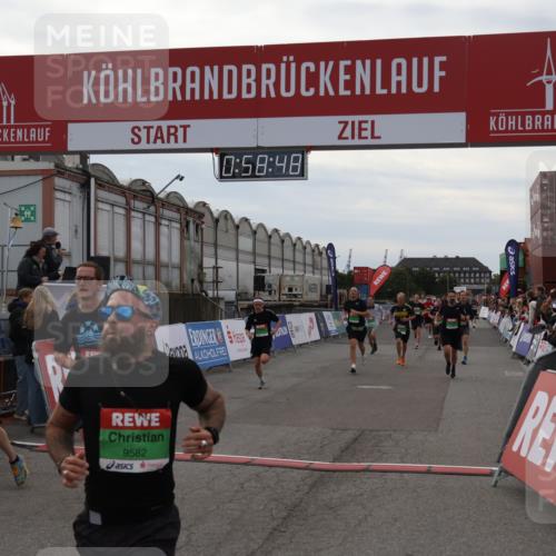 03.10.2025 - Köhlbrandbrückenlauf Julia Fischer http://msf.ph/oto/9025437 03.10.2025 15:58:49 Ziel 7017, 7081, 7101, 7117, 7176, 7182, 7244, 7737, 9086, 9187, 9512, 9582 meine-sportfotos.de