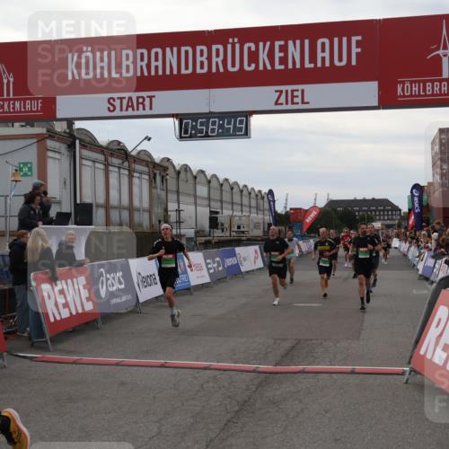 03.10.2025 - Köhlbrandbrückenlauf Julia Fischer http://msf.ph/oto/9025444 03.10.2025 15:58:49 Ziel 7017, 7081, 7101, 7117, 7176, 7182, 7244, 7737, 9086, 9187, 9512, 9582 meine-sportfotos.de