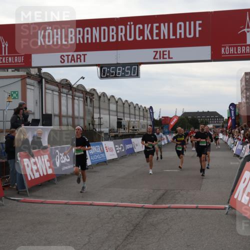 03.10.2025 - Köhlbrandbrückenlauf Julia Fischer http://msf.ph/oto/9025447 03.10.2025 15:58:50 Ziel 7017, 7081, 7101, 7117, 7120, 7176, 7182, 7244, 7737, 9086, 9186, 9187, 9512, 9582 meine-sportfotos.de
