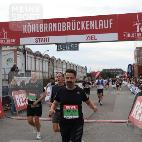 03.10.2025 - Köhlbrandbrückenlauf Julia Fischer http://msf.ph/oto/9025475 03.10.2025 15:58:53 Ziel 7017, 7081, 7101, 7117, 7120, 7176, 7182, 7238, 7244, 7256, 7356, 7737, 9086, 9186, 9187, 9197, 9512, 9582, 9750 meine-sportfotos.de
