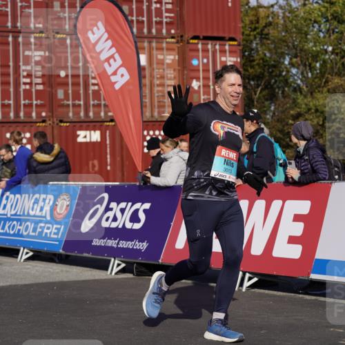03.10.2025 - Köhlbrandbrückenlauf Michael Burmester http://msf.ph/oto/9025477 03.10.2025 10:28:29 Ziel 1713, 1765, 1896, 1897, 2216, 3013, 3054, 3483 meine-sportfotos.de