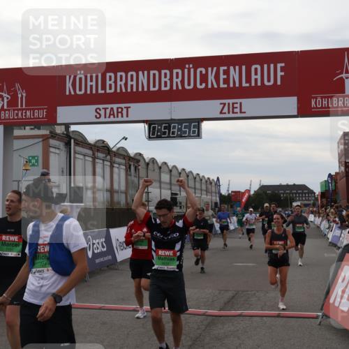 03.10.2025 - Köhlbrandbrückenlauf Julia Fischer http://msf.ph/oto/9025510 03.10.2025 15:58:56 Ziel 7017, 7081, 7086, 7101, 7117, 7120, 7176, 7182, 7238, 7244, 7256, 7356, 7737, 9086, 9186, 9187, 9195, 9196, 9197, 9398, 9512, 9582, 9750 meine-sportfotos.de