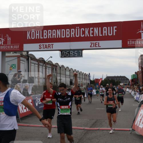03.10.2025 - Köhlbrandbrückenlauf Julia Fischer http://msf.ph/oto/9025513 03.10.2025 15:58:57 Ziel 7017, 7081, 7086, 7101, 7109, 7117, 7120, 7182, 7238, 7244, 7256, 7356, 7737, 9086, 9186, 9187, 9195, 9196, 9197, 9398, 9512, 9582, 9750 meine-sportfotos.de