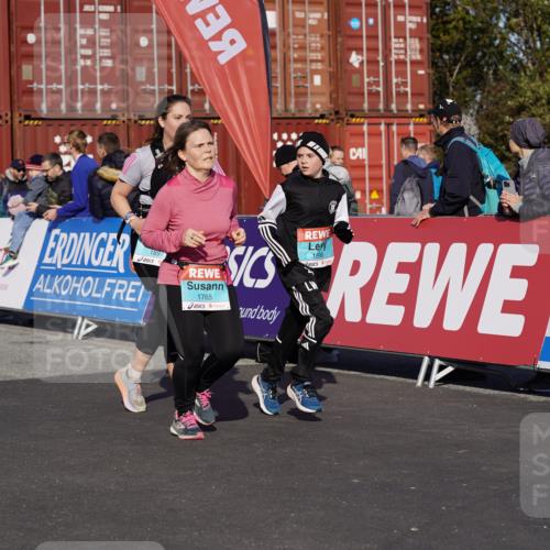 03.10.2025 - Köhlbrandbrückenlauf Michael Burmester http://msf.ph/oto/9025521 03.10.2025 10:28:33 Ziel 1713, 1748, 1765, 1863, 1896, 1897, 2090, 2216, 2339, 3013, 3483 meine-sportfotos.de