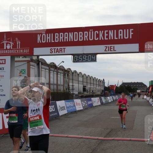 03.10.2025 - Köhlbrandbrückenlauf Julia Fischer http://msf.ph/oto/9025581 03.10.2025 15:59:04 Ziel 7086, 7101, 7109, 7120, 7238, 7244, 7256, 7356, 9186, 9195, 9196, 9197, 9370, 9398, 9512, 9750 meine-sportfotos.de