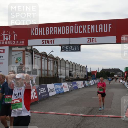 03.10.2025 - Köhlbrandbrückenlauf Julia Fischer http://msf.ph/oto/9025584 03.10.2025 15:59:04 Ziel 7086, 7101, 7109, 7120, 7238, 7244, 7256, 7356, 9186, 9195, 9196, 9197, 9370, 9398, 9512, 9750 meine-sportfotos.de
