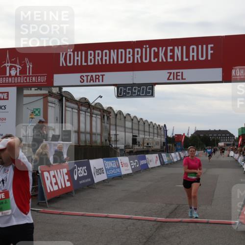 03.10.2025 - Köhlbrandbrückenlauf Julia Fischer http://msf.ph/oto/9025586 03.10.2025 15:59:05 Ziel 7086, 7109, 7120, 7238, 7256, 7356, 9186, 9195, 9196, 9197, 9370, 9398, 9750 meine-sportfotos.de