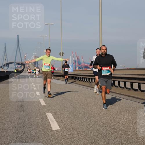 03.10.2025 - Köhlbrandbrückenlauf Fabian Wolf http://msf.ph/oto/9025587 03.10.2025 09:41:51 Position 3 3193, 1184 meine-sportfotos.de