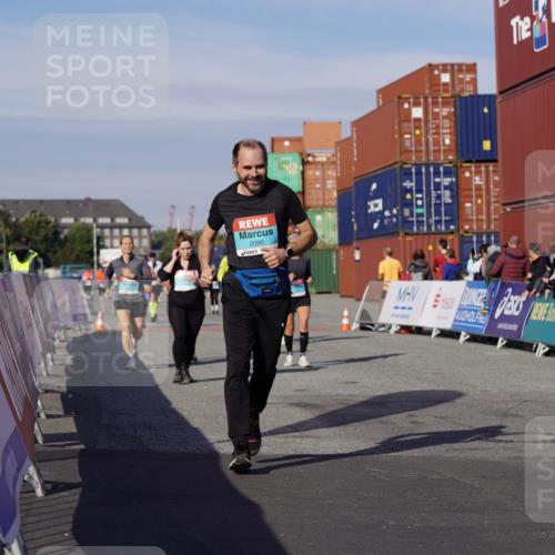 03.10.2025 - Köhlbrandbrückenlauf Michael Burmester http://msf.ph/oto/9025589 03.10.2025 10:28:39 Ziel 1394, 1454, 1577, 1748, 1863, 2090, 2339, 2493, 3612 meine-sportfotos.de