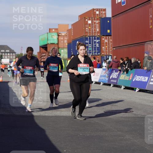 03.10.2025 - Köhlbrandbrückenlauf Michael Burmester http://msf.ph/oto/9025601 03.10.2025 10:28:42 Ziel 1348, 1394, 1454, 1577, 1748, 1863, 2090, 2339, 2493, 3612 meine-sportfotos.de