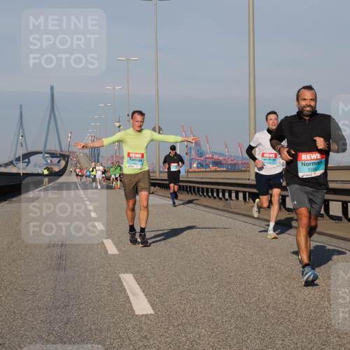 03.10.2025 - Köhlbrandbrückenlauf Fabian Wolf http://msf.ph/oto/9025603 03.10.2025 09:41:52 Position 3 3702, 3193 meine-sportfotos.de