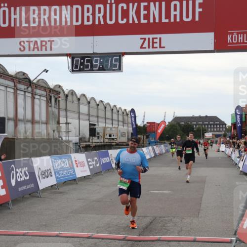 03.10.2025 - Köhlbrandbrückenlauf Julia Fischer http://msf.ph/oto/9025610 03.10.2025 15:59:15 Ziel 7496, 9118, 9521 meine-sportfotos.de