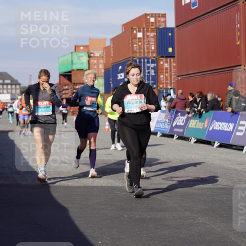 03.10.2025 - Köhlbrandbrückenlauf Michael Burmester http://msf.ph/oto/9025612 03.10.2025 10:28:43 Ziel 1348, 1394, 1454, 1577, 1748, 1863, 2090, 2339, 2493, 3292, 3293, 3612 meine-sportfotos.de