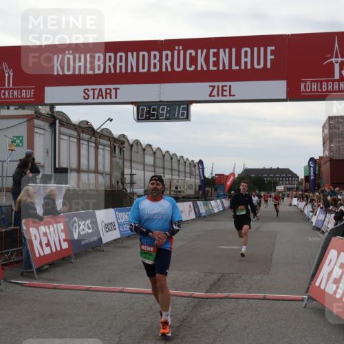 03.10.2025 - Köhlbrandbrückenlauf Julia Fischer http://msf.ph/oto/9025620 03.10.2025 15:59:16 Ziel 7262, 7496, 8780, 9118, 9521 meine-sportfotos.de