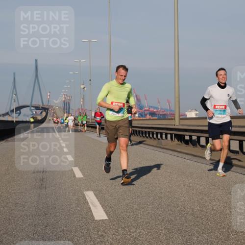 03.10.2025 - Köhlbrandbrückenlauf Fabian Wolf http://msf.ph/oto/9025624 03.10.2025 09:41:52 Position 3 3702 meine-sportfotos.de