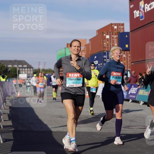 03.10.2025 - Köhlbrandbrückenlauf Michael Burmester http://msf.ph/oto/9025631 03.10.2025 10:28:44 Ziel 1348, 1394, 1454, 1577, 1748, 1863, 2493, 3292, 3293, 3612 meine-sportfotos.de