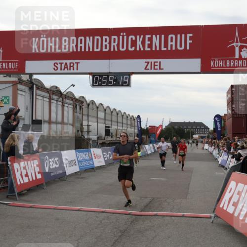 03.10.2025 - Köhlbrandbrückenlauf Julia Fischer http://msf.ph/oto/9025641 03.10.2025 15:59:19 Ziel 7262, 7496, 8780, 9118, 9126, 9238, 9521, 9577 meine-sportfotos.de