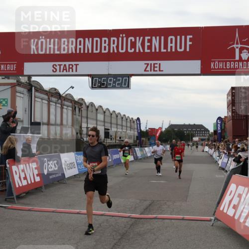 03.10.2025 - Köhlbrandbrückenlauf Julia Fischer http://msf.ph/oto/9025648 03.10.2025 15:59:20 Ziel 7262, 7496, 8780, 9118, 9126, 9238, 9521, 9577 meine-sportfotos.de