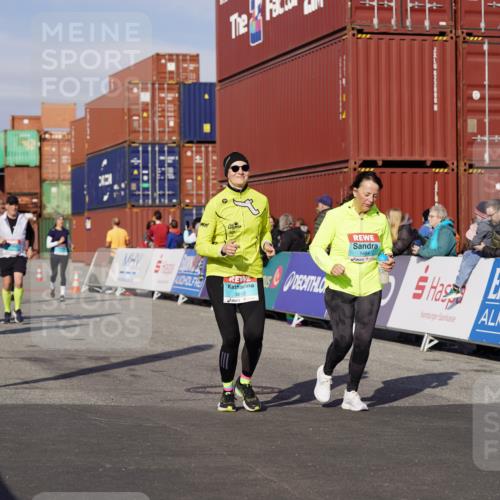 03.10.2025 - Köhlbrandbrückenlauf Michael Burmester http://msf.ph/oto/9025654 03.10.2025 10:28:47 Ziel 1348, 1454, 2263, 2264, 2492, 2493, 3292, 3293, 3612 meine-sportfotos.de
