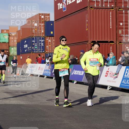 03.10.2025 - Köhlbrandbrückenlauf Michael Burmester http://msf.ph/oto/9025660 03.10.2025 10:28:47 Ziel 1348, 1454, 2263, 2264, 2492, 2493, 3292, 3293, 3612 meine-sportfotos.de