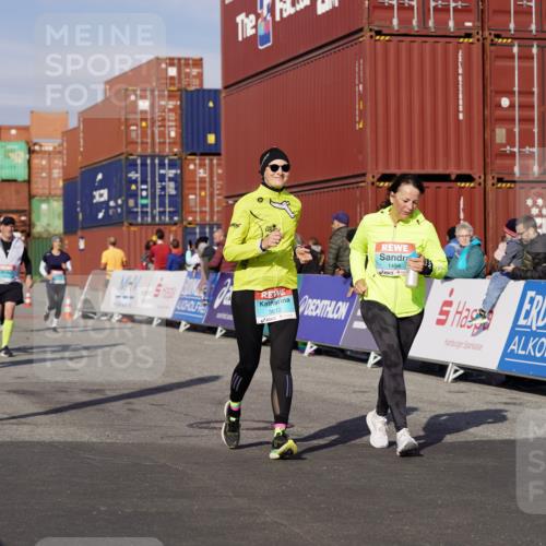 03.10.2025 - Köhlbrandbrückenlauf Michael Burmester http://msf.ph/oto/9025665 03.10.2025 10:28:47 Ziel 1348, 1454, 2263, 2264, 2492, 2493, 3292, 3293, 3612 meine-sportfotos.de