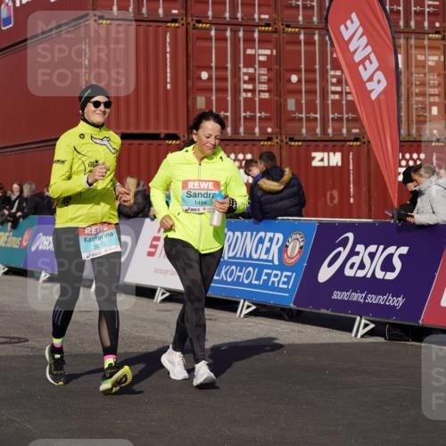 03.10.2025 - Köhlbrandbrückenlauf Michael Burmester http://msf.ph/oto/9025676 03.10.2025 10:28:48 Ziel 1348, 1454, 2263, 2264, 2492, 3292, 3293, 3612 meine-sportfotos.de