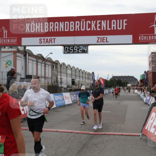 03.10.2025 - Köhlbrandbrückenlauf Julia Fischer http://msf.ph/oto/9025690 03.10.2025 15:59:24 Ziel 7262, 7496, 8780, 9118, 9126, 9238, 9521, 9577 meine-sportfotos.de