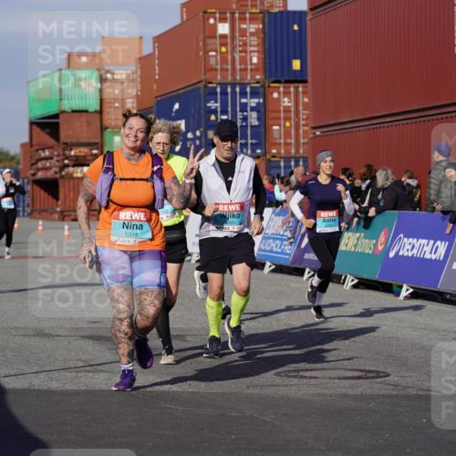 03.10.2025 - Köhlbrandbrückenlauf Michael Burmester http://msf.ph/oto/9025696 03.10.2025 10:28:50 Ziel 1348, 2263, 2264, 2492, 3292, 3293 meine-sportfotos.de