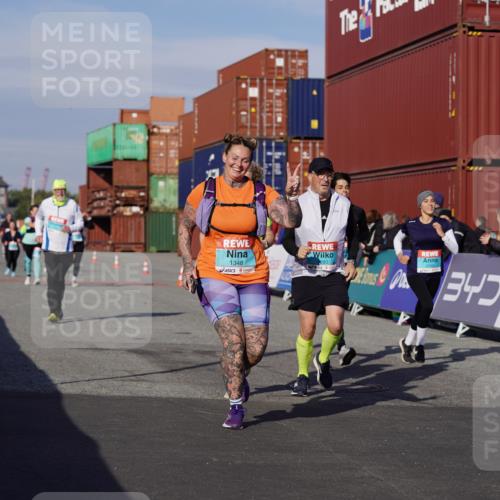 03.10.2025 - Köhlbrandbrückenlauf Michael Burmester http://msf.ph/oto/9025706 03.10.2025 10:28:50 Ziel 1348, 2263, 2264, 2492, 3292, 3293 meine-sportfotos.de
