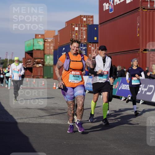 03.10.2025 - Köhlbrandbrückenlauf Michael Burmester http://msf.ph/oto/9025710 03.10.2025 10:28:50 Ziel 1348, 2263, 2264, 2492, 3292, 3293 meine-sportfotos.de