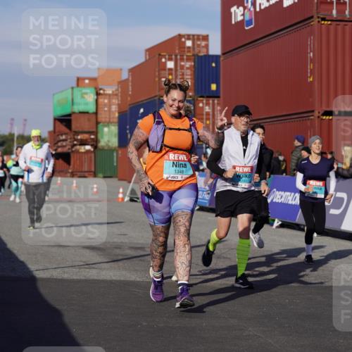 03.10.2025 - Köhlbrandbrückenlauf Michael Burmester http://msf.ph/oto/9025716 03.10.2025 10:28:51 Ziel 1348, 2177, 2263, 2264, 2492, 2922, 3292, 3293 meine-sportfotos.de