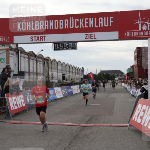 03.10.2025 - Köhlbrandbrückenlauf Julia Fischer http://msf.ph/oto/9025731 03.10.2025 15:59:32 Ziel 7059, 7083, 7089, 7187, 7262, 8780, 9126, 9238, 9577 meine-sportfotos.de