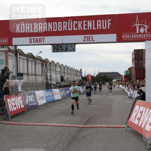 03.10.2025 - Köhlbrandbrückenlauf Julia Fischer http://msf.ph/oto/9025741 03.10.2025 15:59:33 Ziel 7059, 7083, 7089, 7187, 9126, 9238, 9577 meine-sportfotos.de