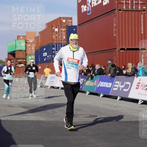 03.10.2025 - Köhlbrandbrückenlauf Michael Burmester http://msf.ph/oto/9025745 03.10.2025 10:28:55 Ziel 2177, 2263, 2264, 2375, 2492, 2922, 3292, 3293 meine-sportfotos.de