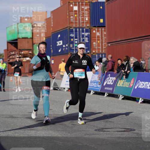 03.10.2025 - Köhlbrandbrückenlauf Michael Burmester http://msf.ph/oto/9025755 03.10.2025 10:28:56 Ziel 2177, 2263, 2264, 2375, 2492, 2845, 2922 meine-sportfotos.de