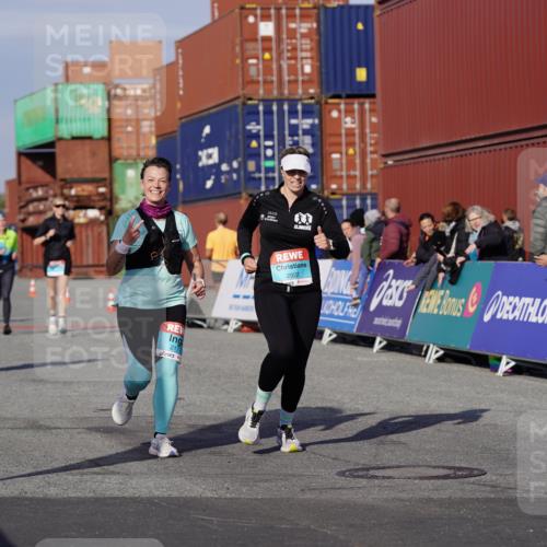 03.10.2025 - Köhlbrandbrückenlauf Michael Burmester http://msf.ph/oto/9025760 03.10.2025 10:28:56 Ziel 2177, 2263, 2264, 2375, 2492, 2845, 2922 meine-sportfotos.de